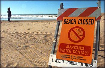 Photo of a beach closure sign.